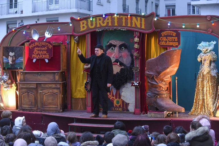 L’illustre Famille Burattini - Le Petit Musée des Contes de Fées